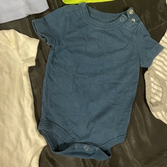 0-9 Months Baby 5 Bodysuits and 3 shirts bundle - Picture 7 of 9
